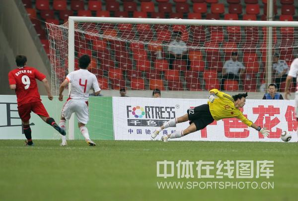  勒沃库森主场惨败跌至欧联资格区  