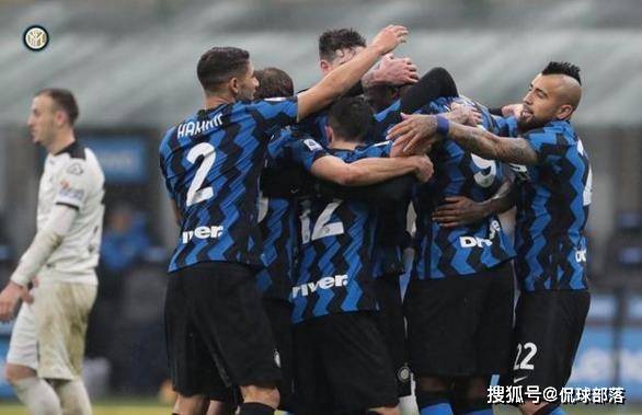  米兰双雄欧冠资格竞争，仅差一分悬念迭起  